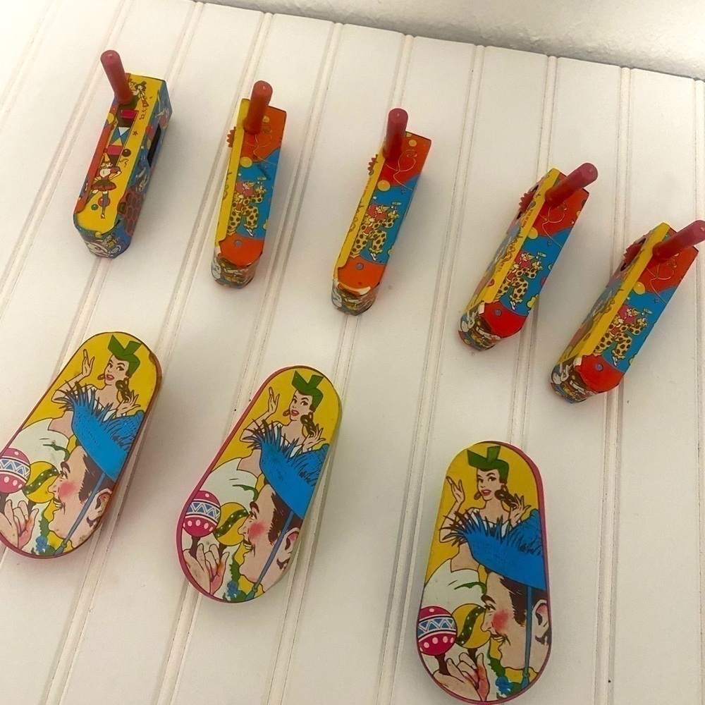 Antique U.S Metal Toy MFG Co Made In USA Tin Lithographed Noise Maker Set of (7) - Picture 3 of 7